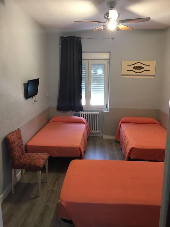 Hostal Rosales อารันดา เด ดวยโร ภายนอก รูปภาพ